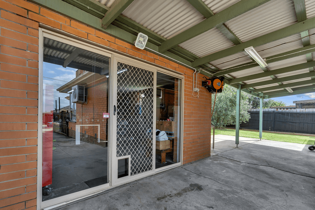 11 Chestnut Street, CAMPBELLFIELD, VIC 3061