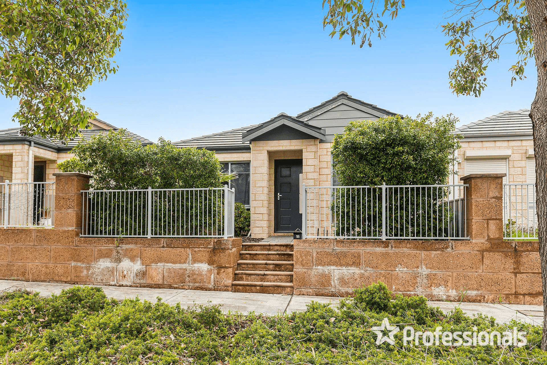 18 Micrantha Way, BANKSIA GROVE, WA 6031