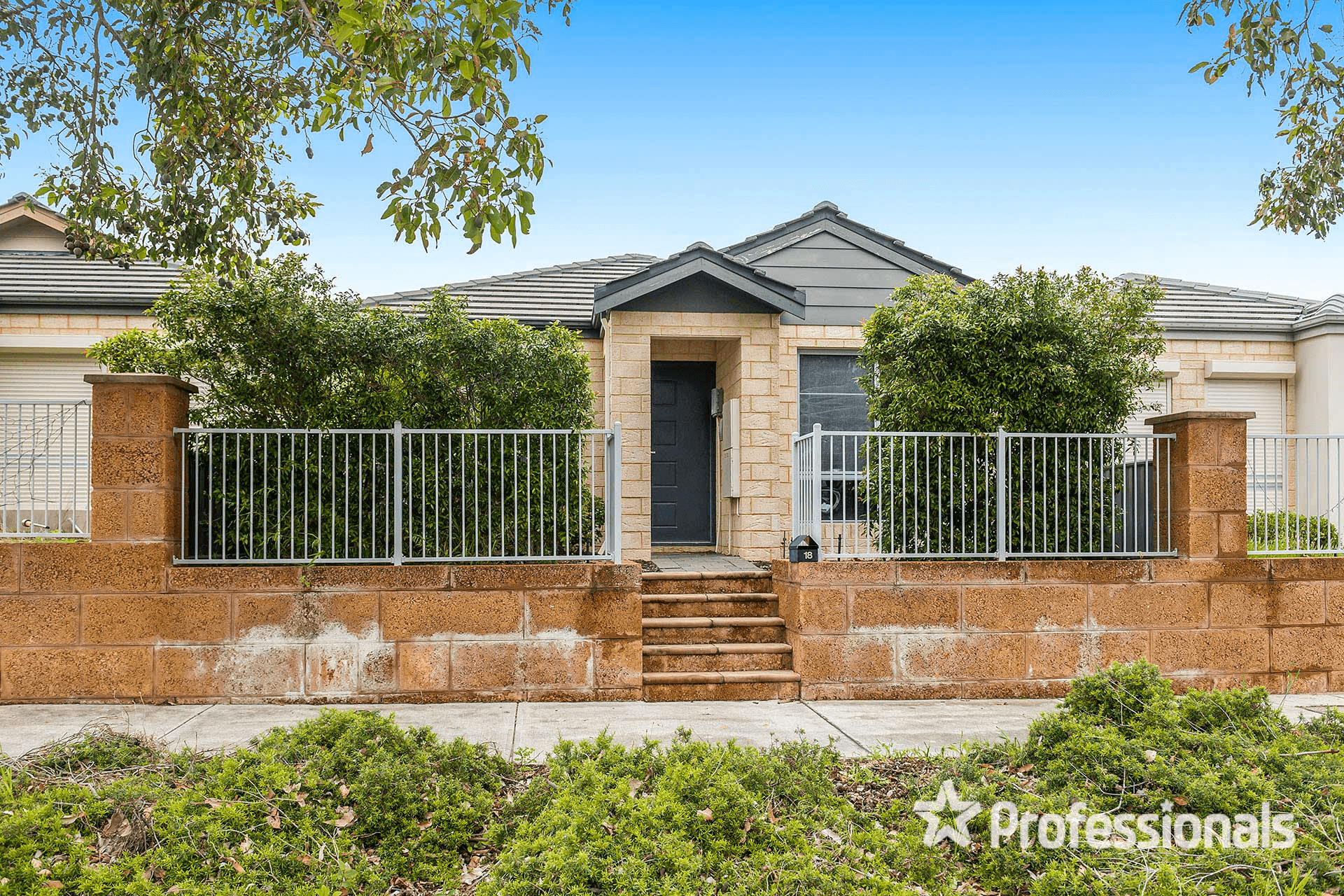 18 Micrantha Way, BANKSIA GROVE, WA 6031