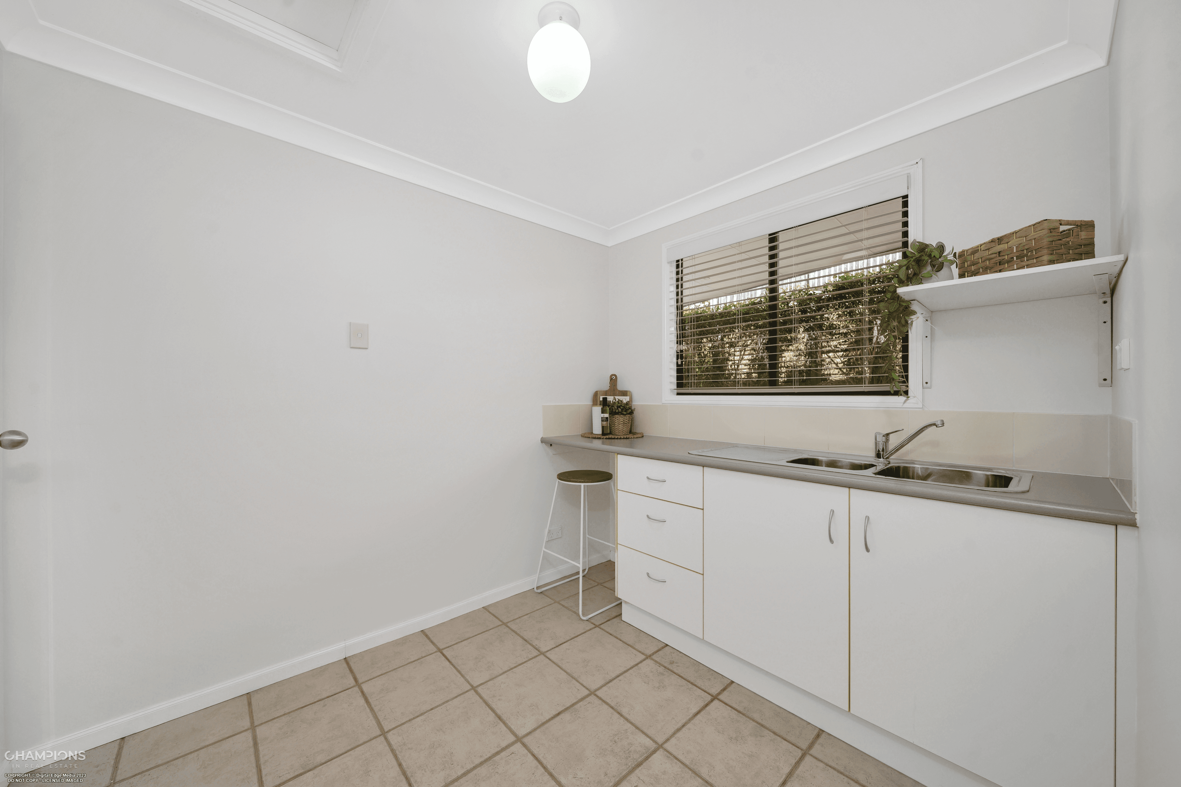 4 Rosemont Court, MOOROOBOOL, QLD 4870