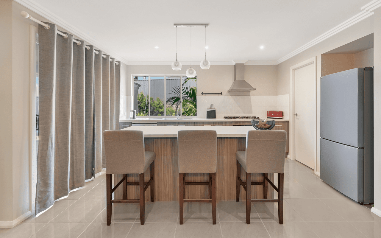 15 Coral Flame Circuit, GREGORY HILLS, NSW 2557