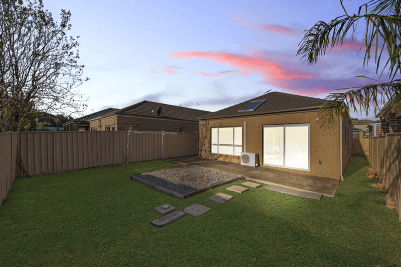 7 Briar Valley Rise, CAROLINE SPRINGS, VIC 3023