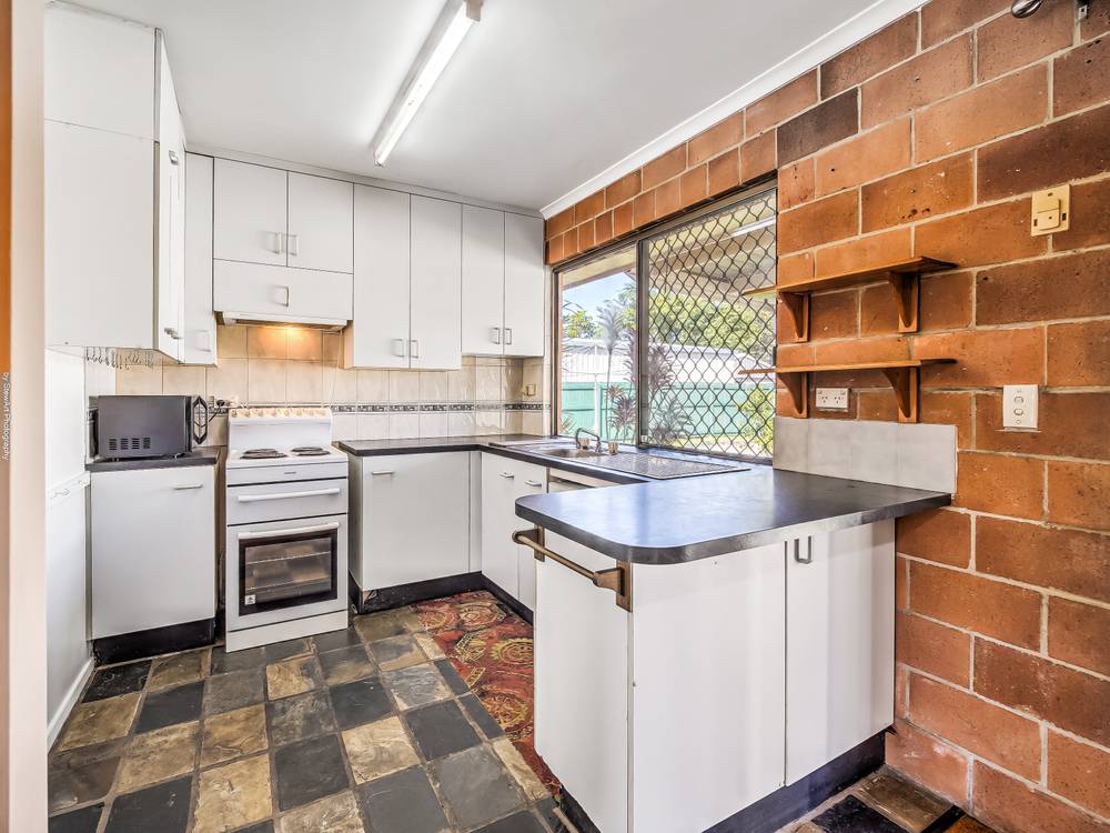 98 Elizabeth Street, Urangan, Qld 4655