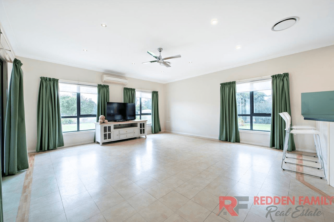 27 Crossley Drive, NARROMINE, NSW 2821