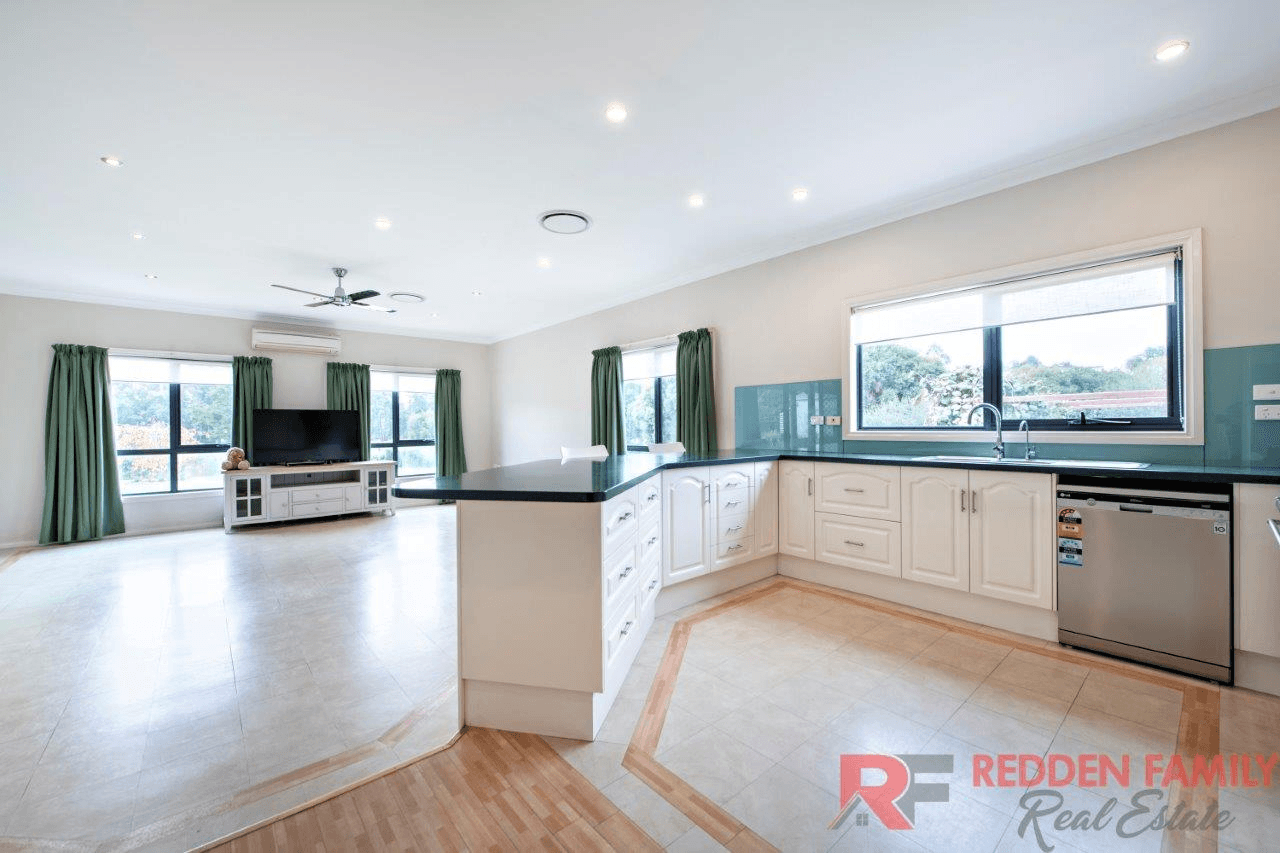 27 Crossley Drive, NARROMINE, NSW 2821