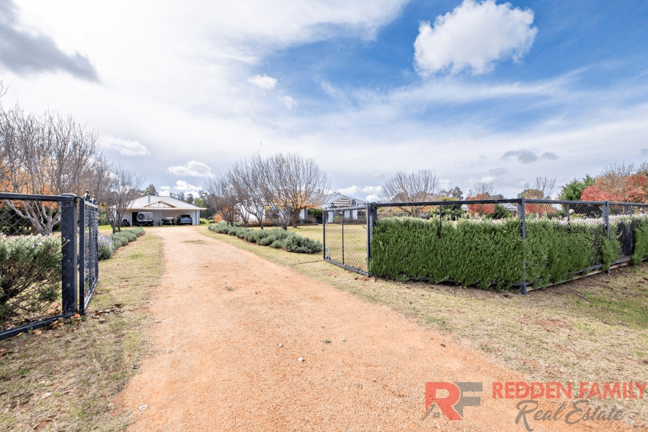 27 Crossley Drive, NARROMINE, NSW 2821