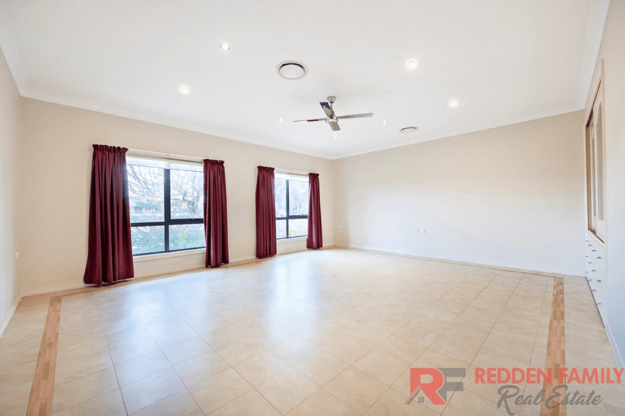 27 Crossley Drive, NARROMINE, NSW 2821