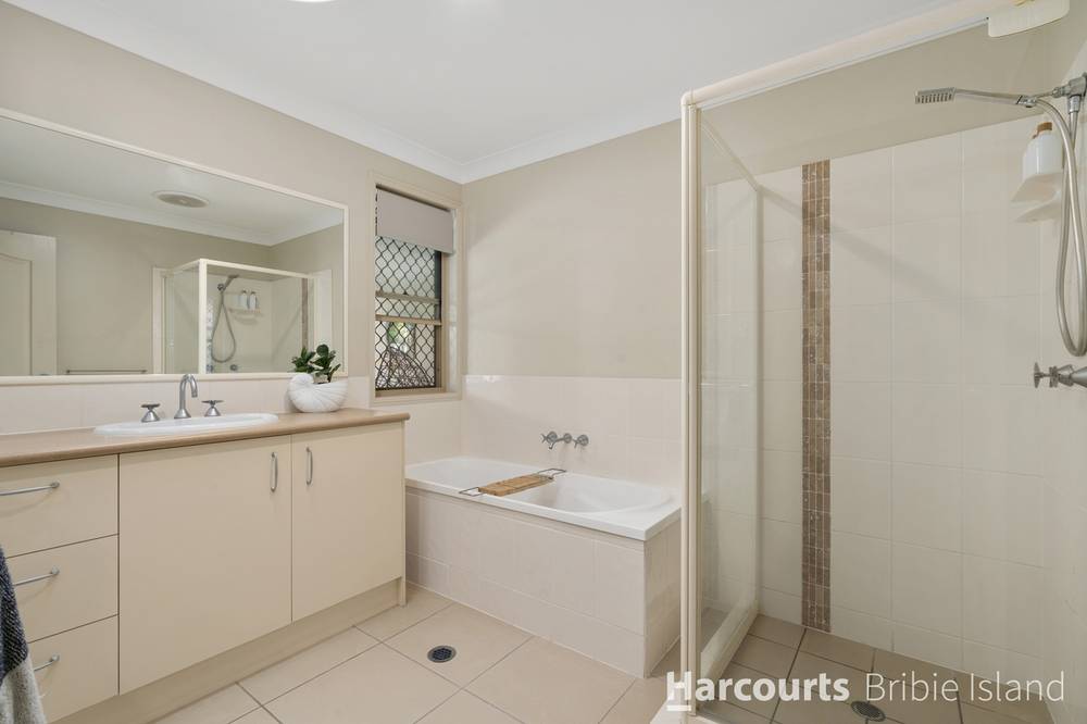 8 Cremorne Court, SANDSTONE POINT, QLD 4511