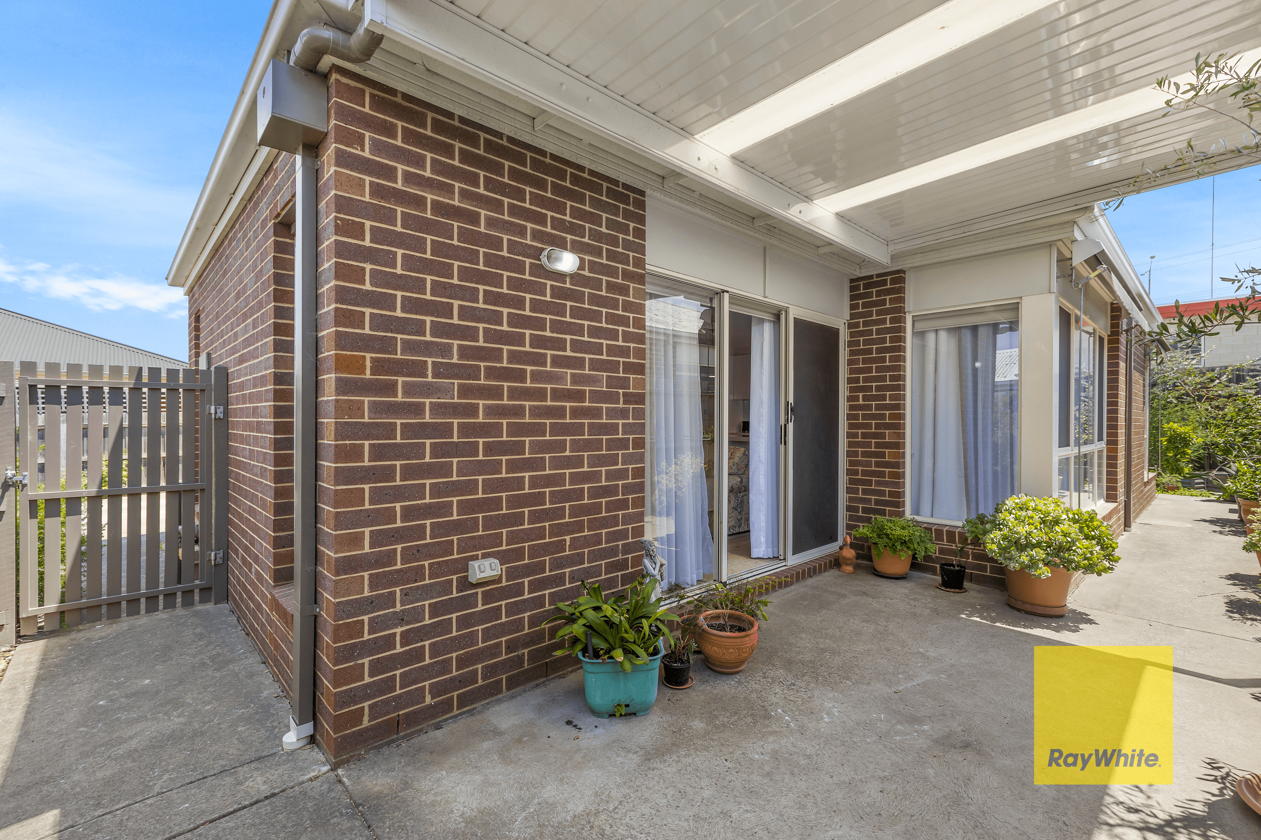 2/11 Matthews Street, GROVEDALE, VIC 3216