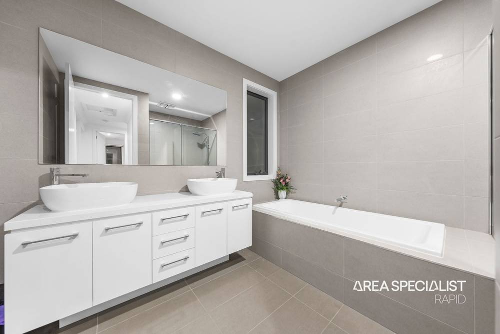 206 Saint Germain Boulevard, Clyde North, VIC 3978