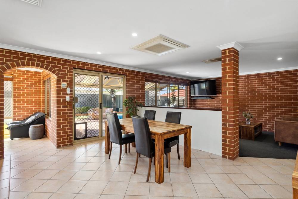 2 Elbrus Way, Caversham, WA 6055
