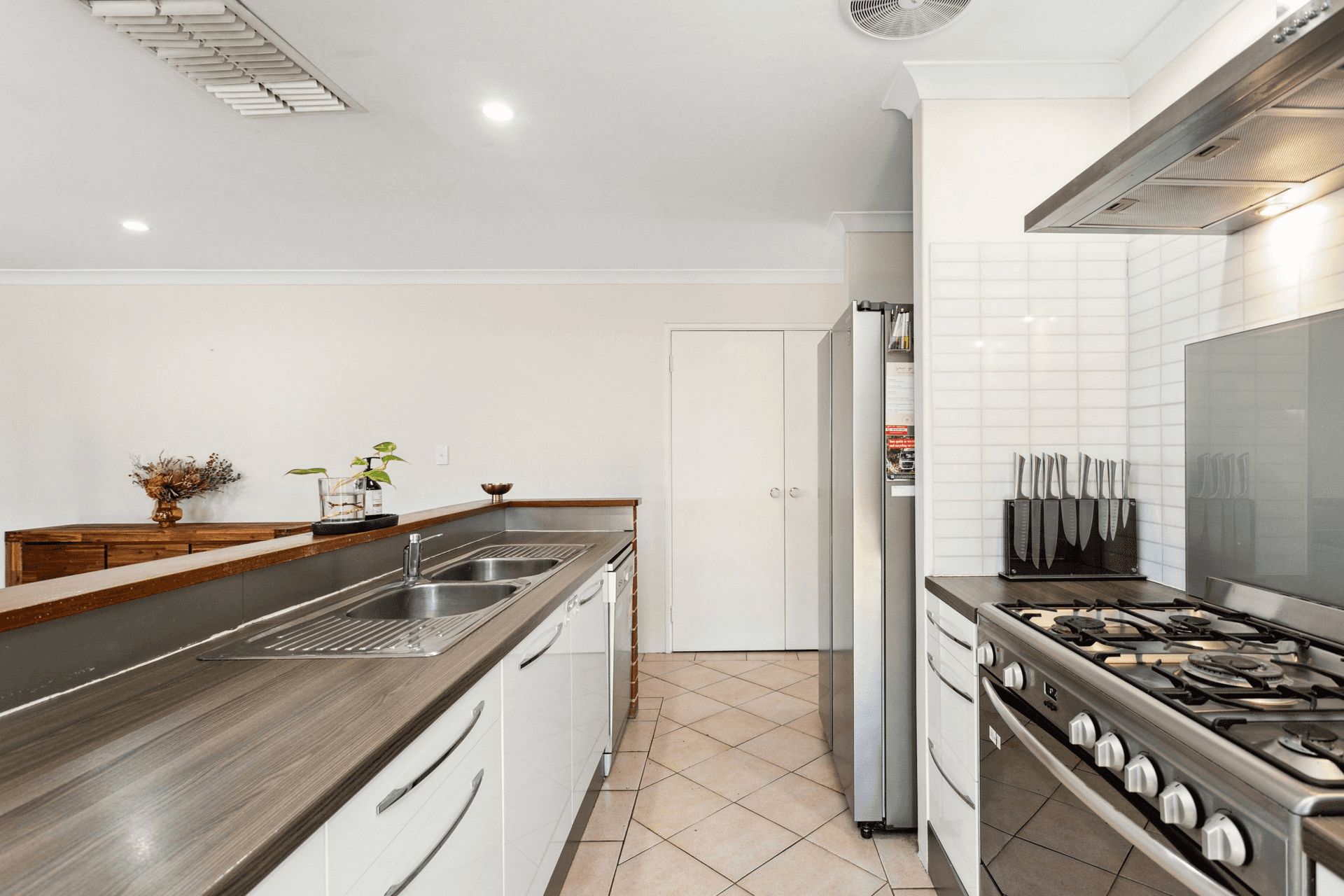 2 Elbrus Way, Caversham, WA 6055