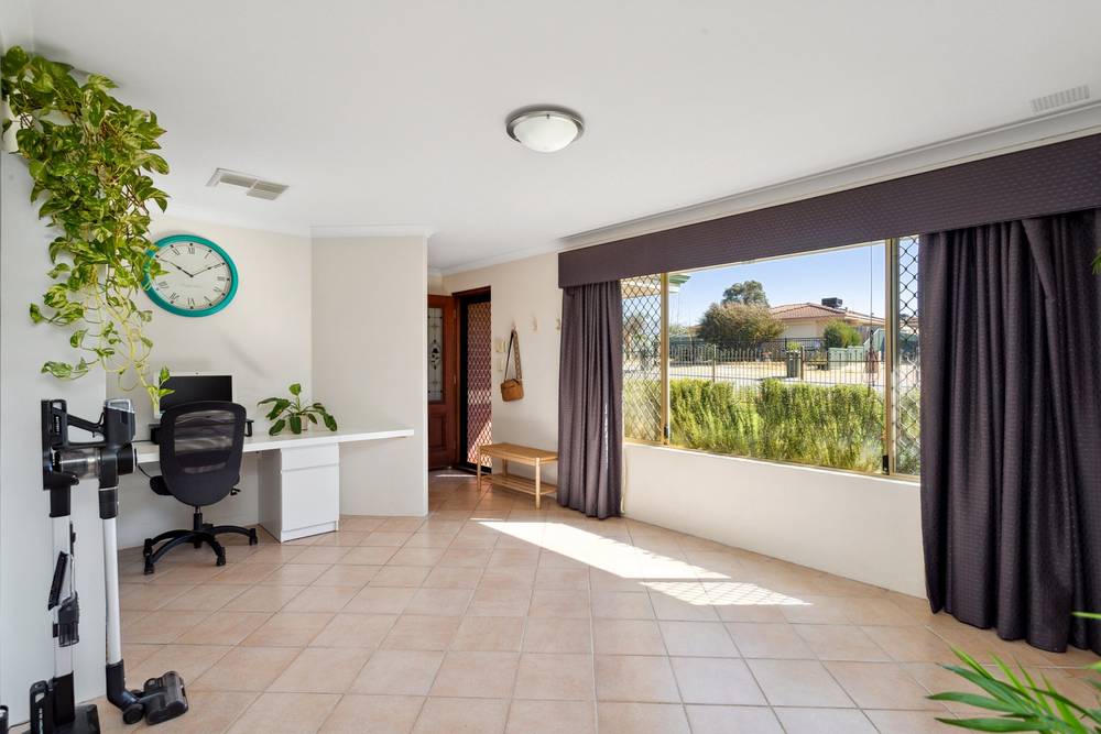 2 Elbrus Way, Caversham, WA 6055