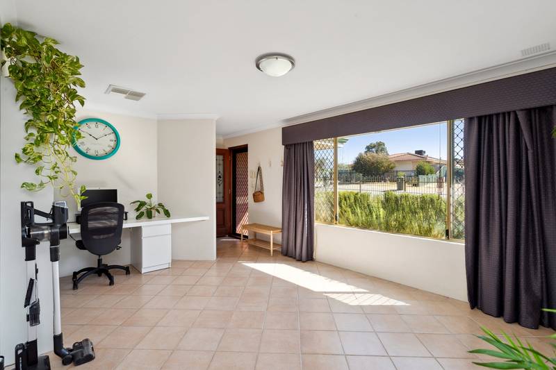 2 Elbrus Way, Caversham, WA 6055