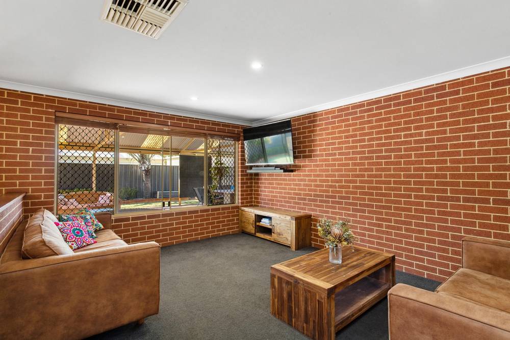 2 Elbrus Way, Caversham, WA 6055