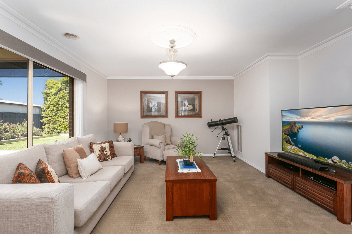 5 Manor Lakes Boulevard, MANOR LAKES, VIC 3024