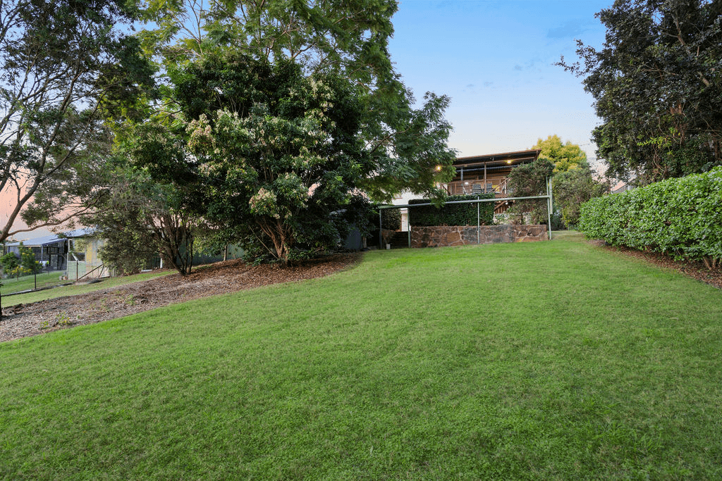 11 BETTS STREET, BOONAH, QLD 4310