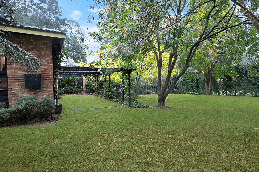 18 Riversdale  Avenue, BURRADOO, NSW 2576