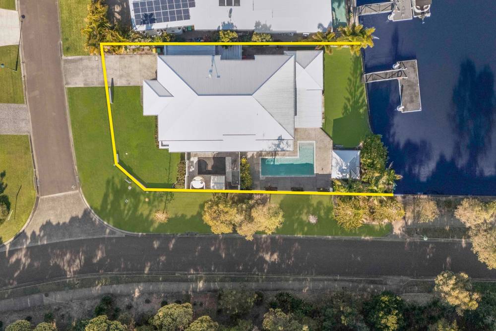 2 North Point Crescent, PELICAN WATERS, QLD 4551