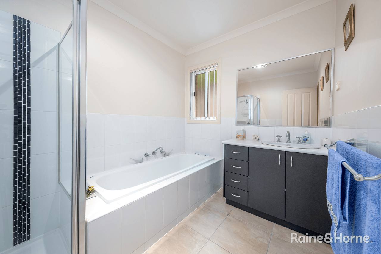 9 Ironbark Drive, SUNBURY, VIC 3429