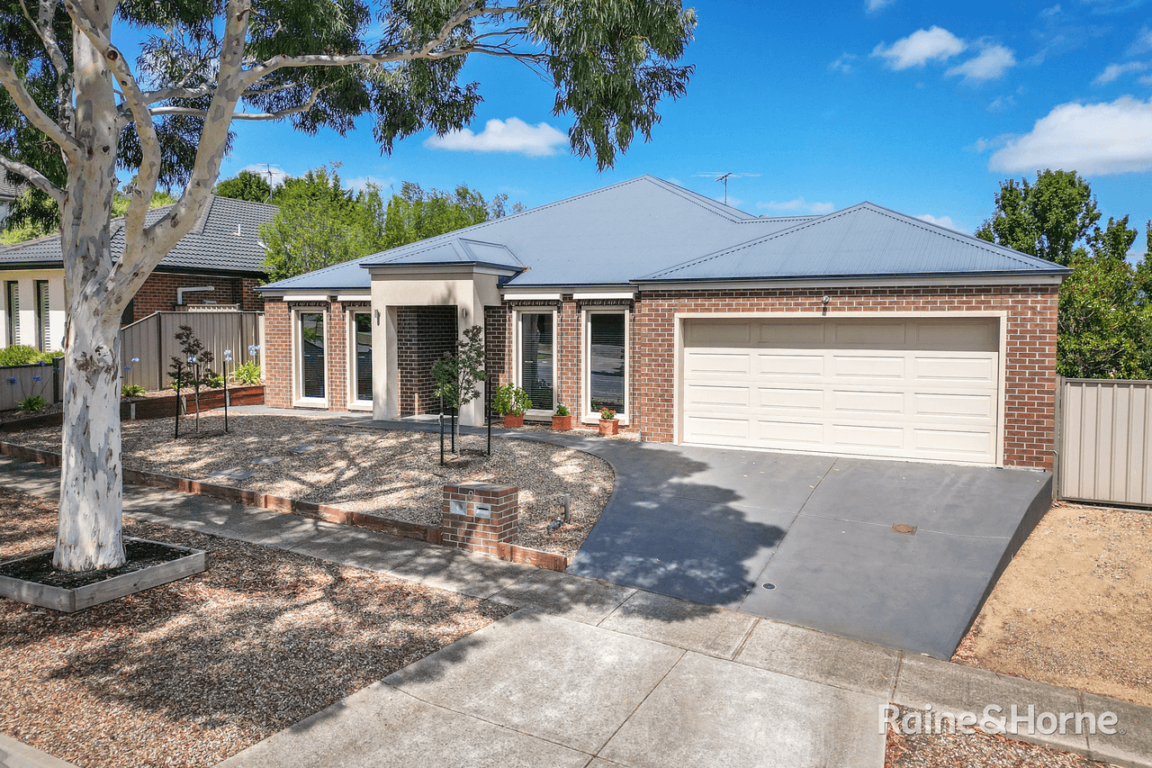 9 Ironbark Drive, SUNBURY, VIC 3429