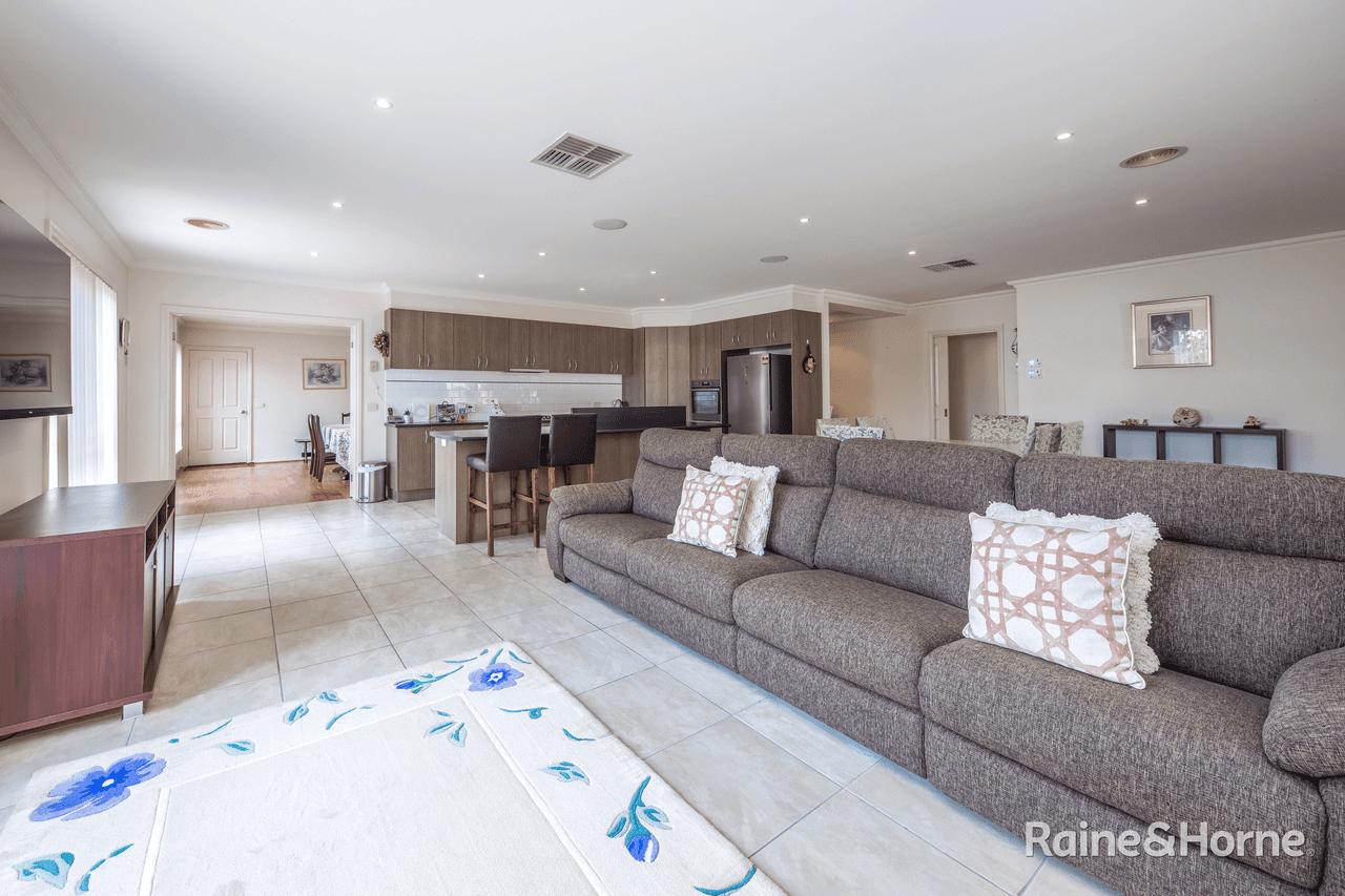 9 Ironbark Drive, SUNBURY, VIC 3429