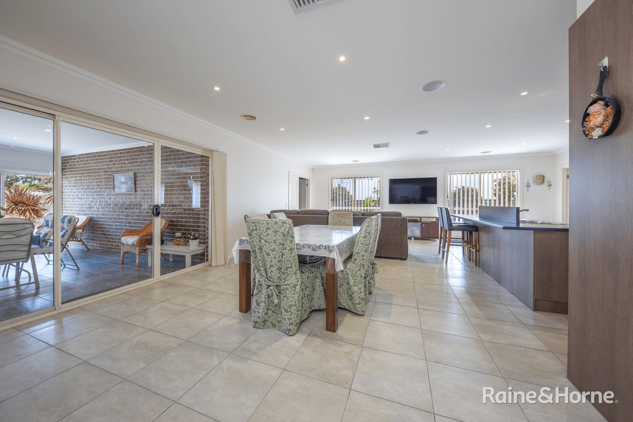 9 Ironbark Drive, SUNBURY, VIC 3429