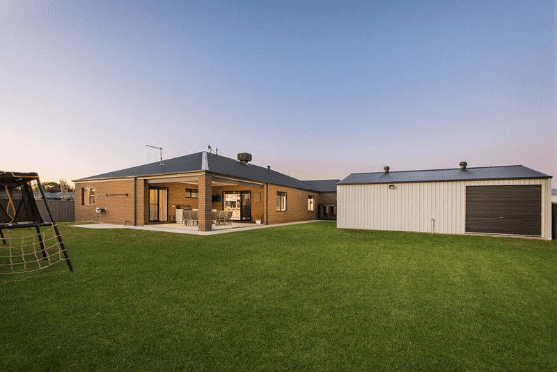 6 Sturt Place, Thurgoona, NSW 2640