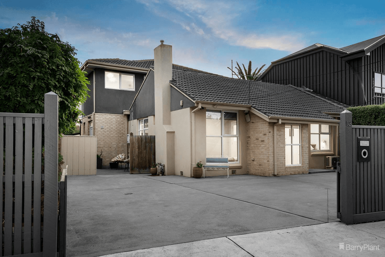 13 Poplar Crescent, BELLFIELD, VIC 3081