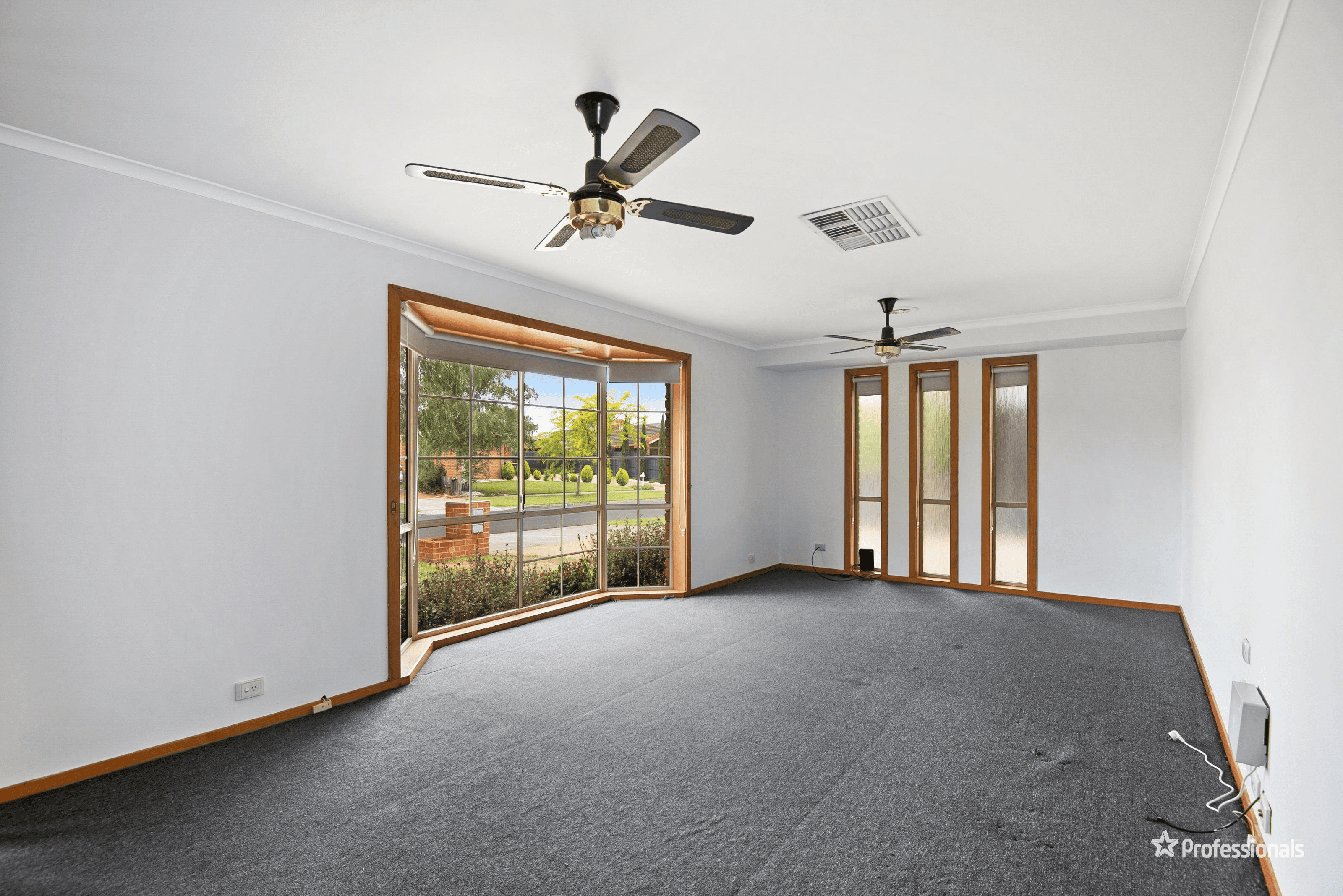 2 Enfield  Avenue, WERRIBEE, VIC 3030