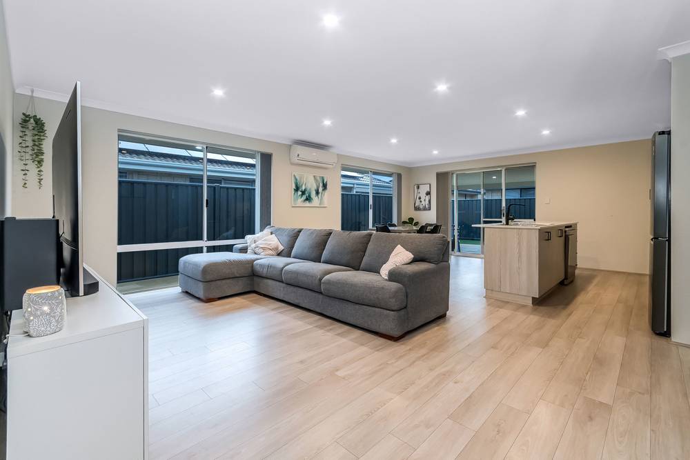 23 Charnwood Grove, Hilbert, WA 6112