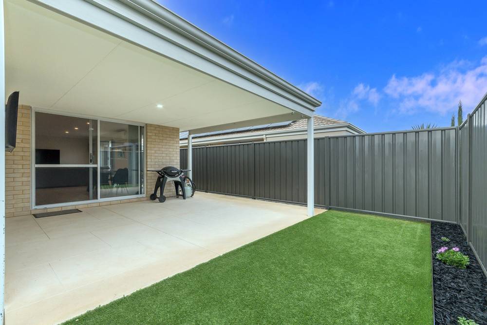 23 Charnwood Grove, Hilbert, WA 6112