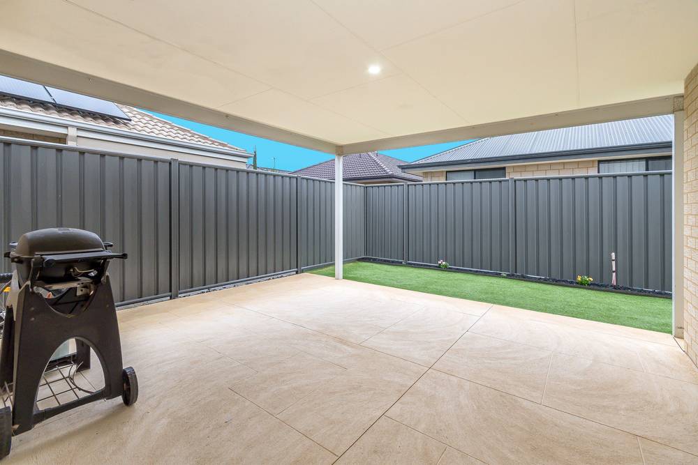 23 Charnwood Grove, Hilbert, WA 6112