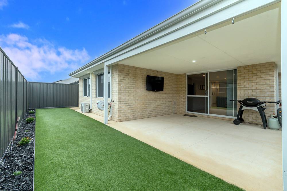 23 Charnwood Grove, Hilbert, WA 6112