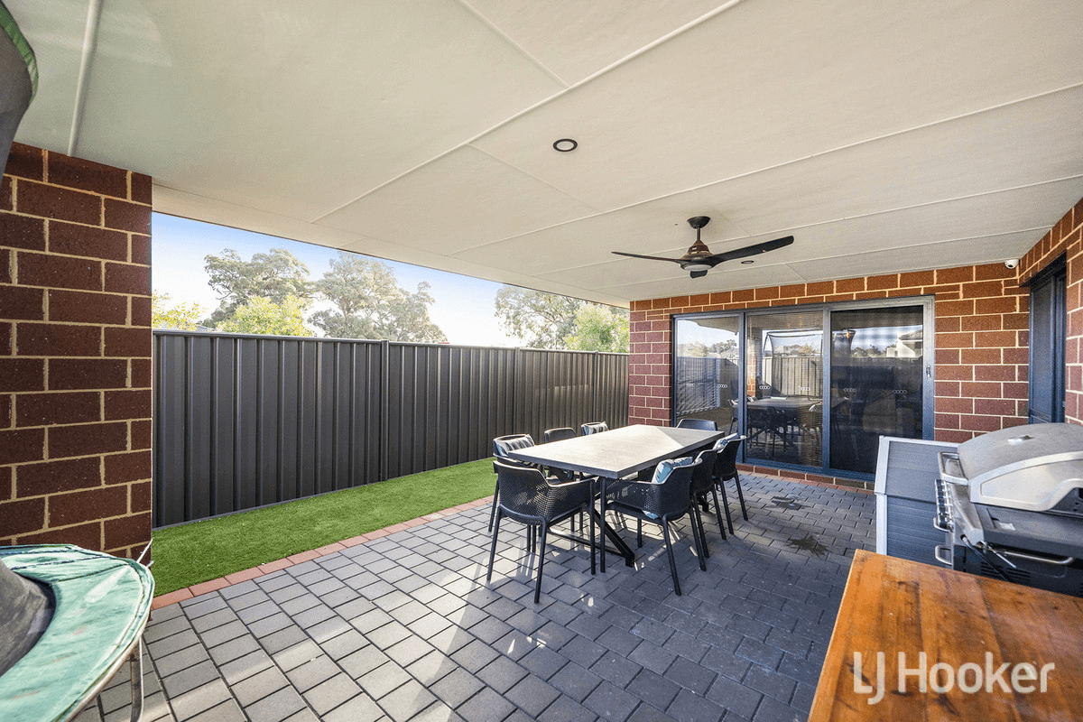 30 Bradley Street, LAKELANDS, WA 6180