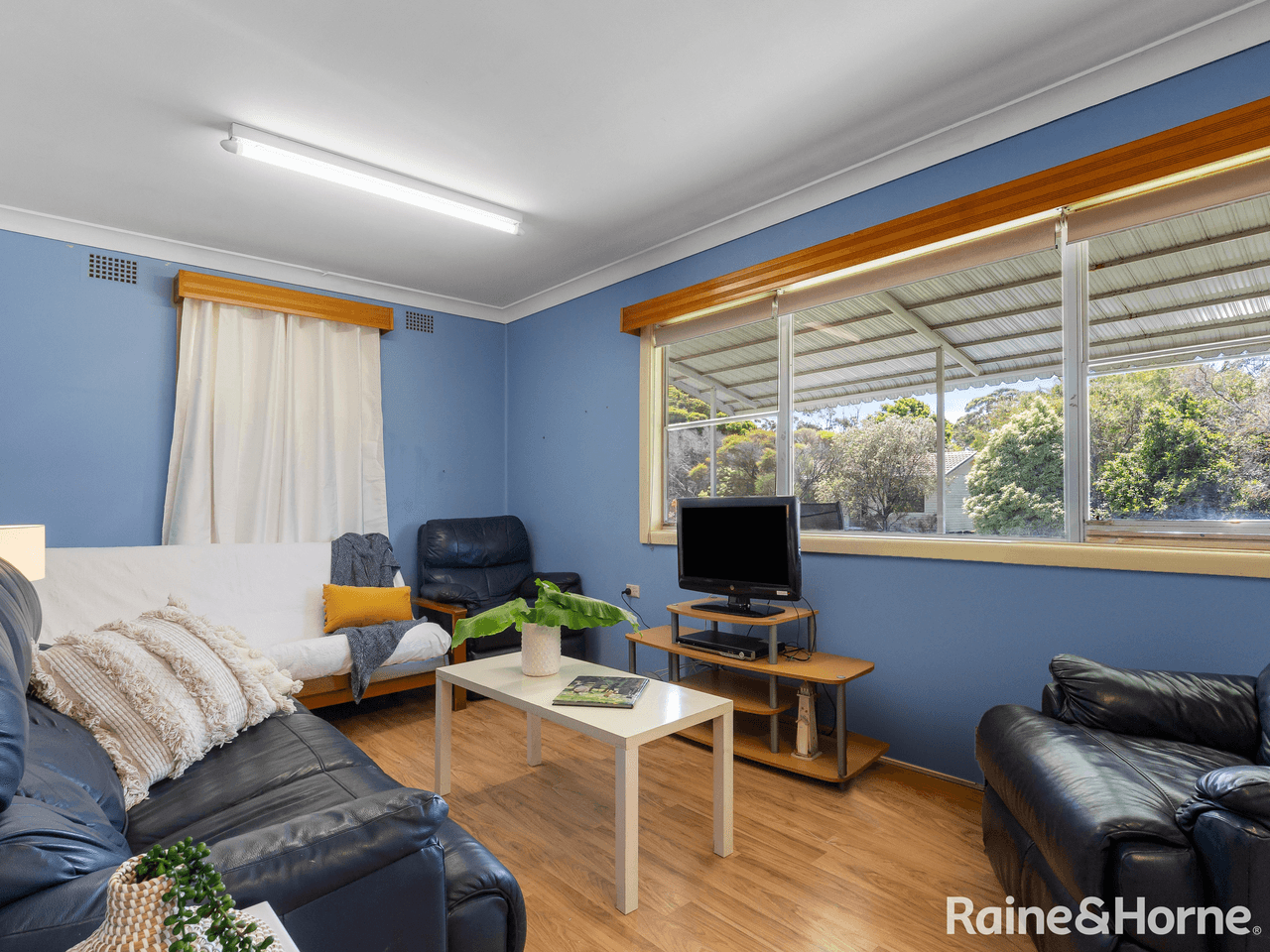 1 Centre Street, LAKE TABOURIE, NSW 2539