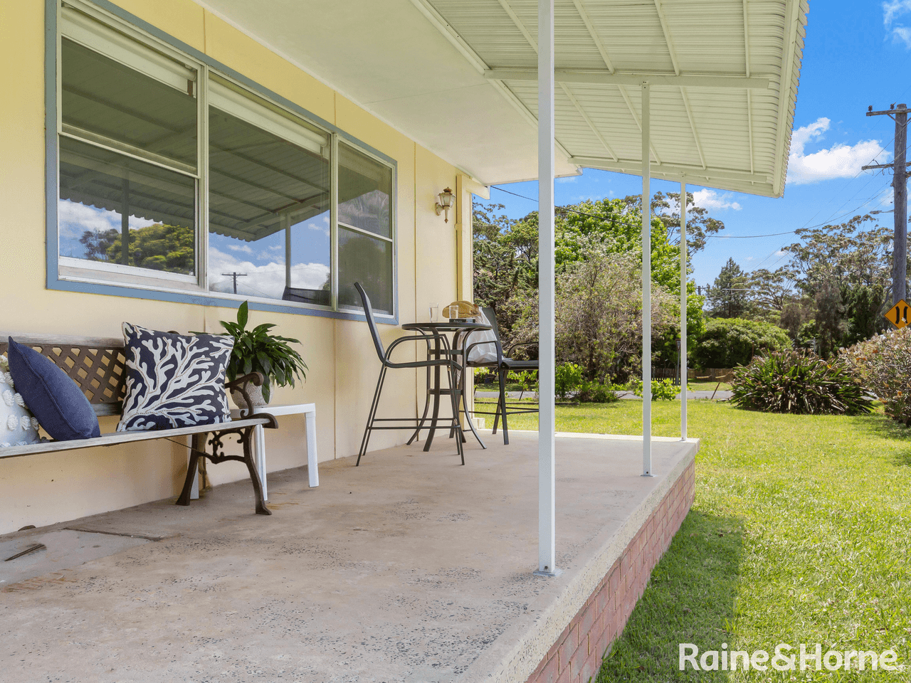 1 Centre Street, LAKE TABOURIE, NSW 2539