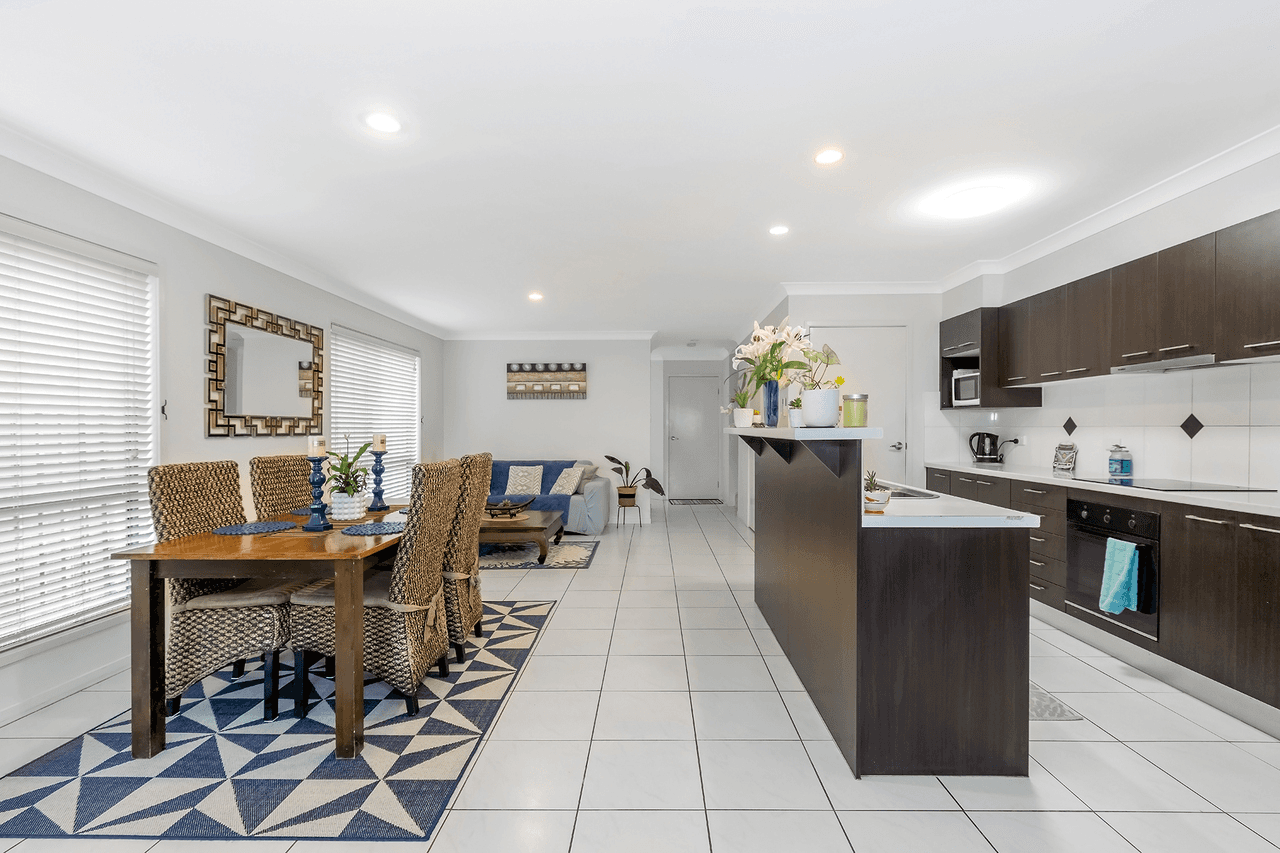 2/14 Pecan Drive, UPPER COOMERA, QLD 4209