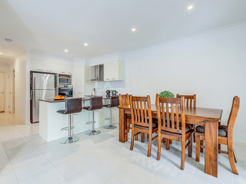 2/59 Hawkesbury Avenue, Pacific Pines, QLD 4211