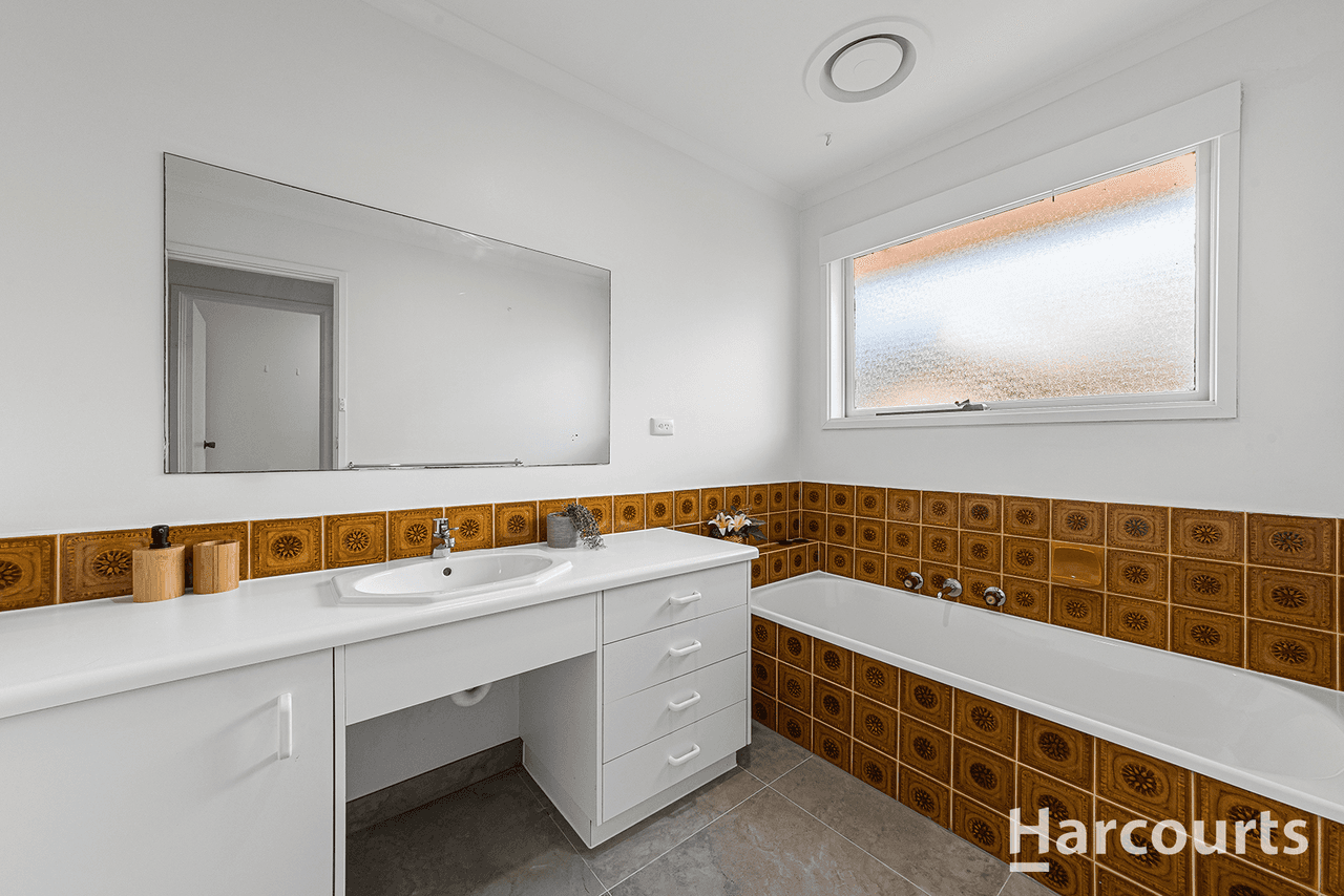 8 Minchinbury Drive, VERMONT SOUTH, VIC 3133