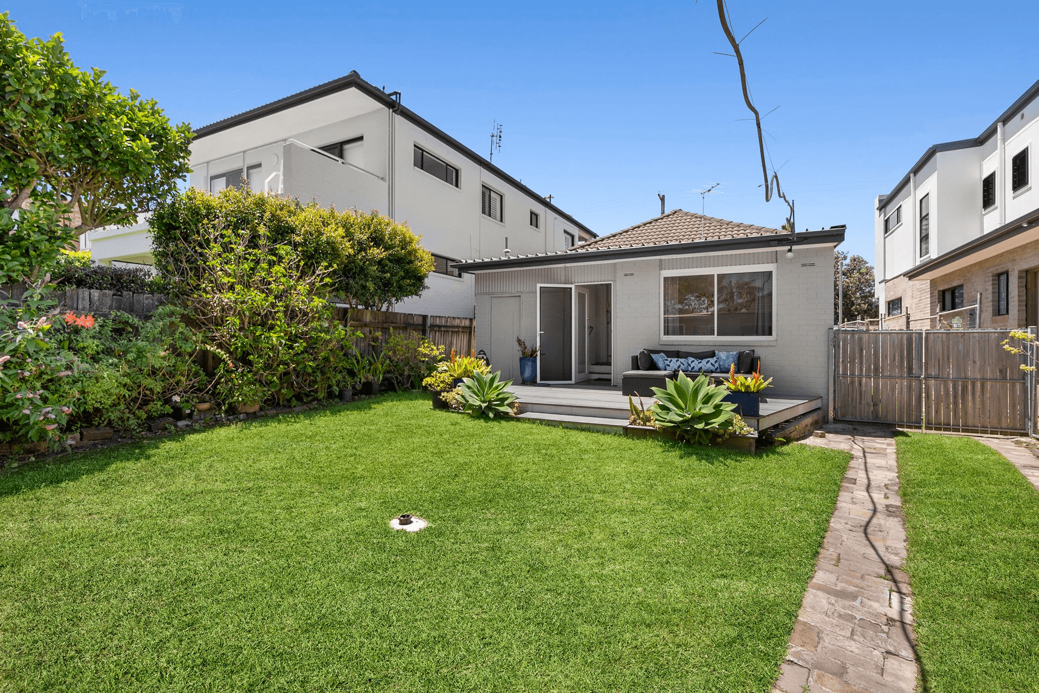 14 Robertson Road, NORTH CURL CURL, NSW 2099