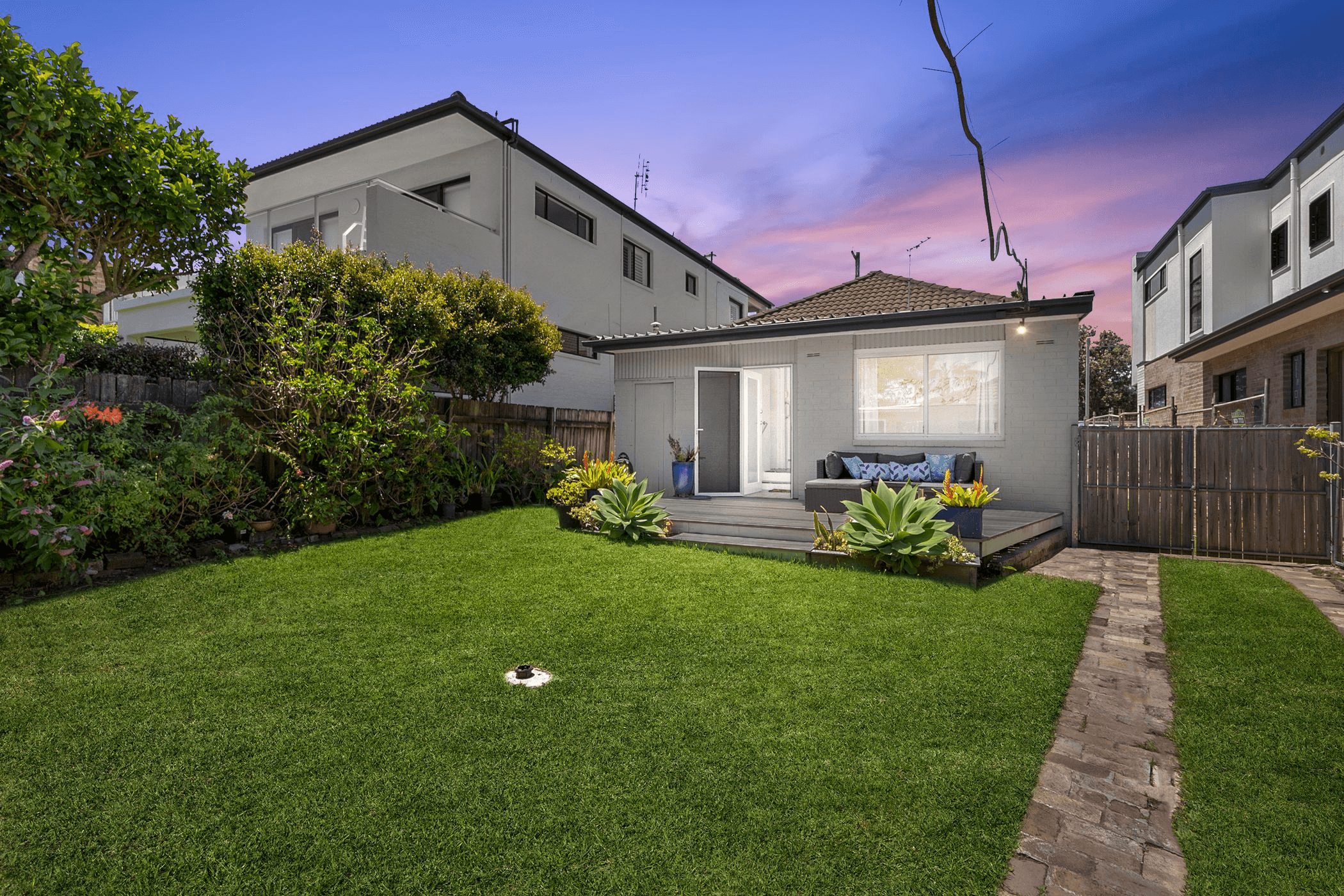 14 Robertson Road, NORTH CURL CURL, NSW 2099