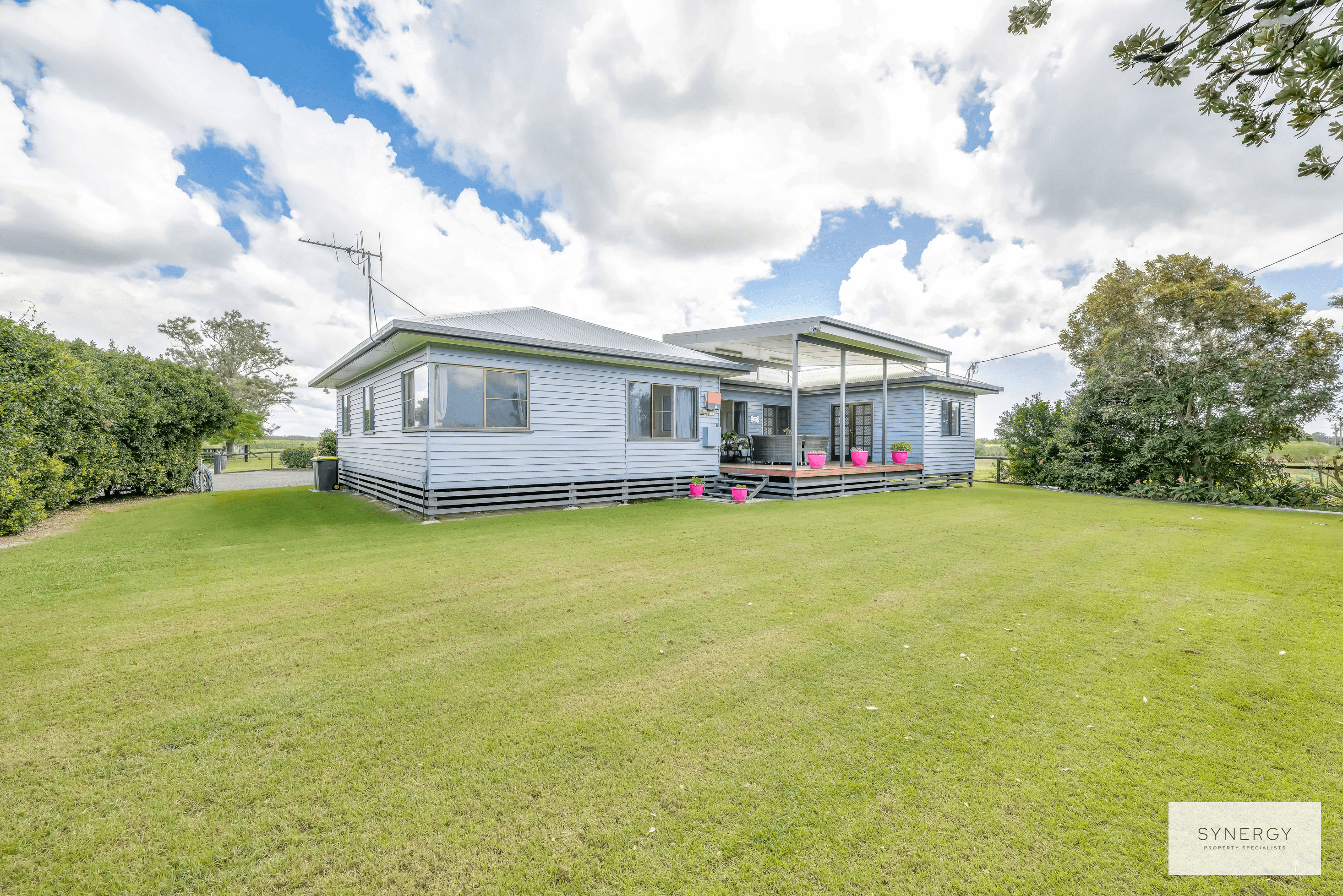 215 Hills Road, WELCOME CREEK, QLD 4670
