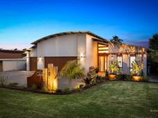 8 Maxwell Crescent, SANCTUARY POINT, NSW 2540