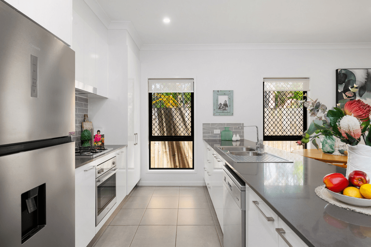 10 Vorneen Lane, Mitchelton, QLD 4053