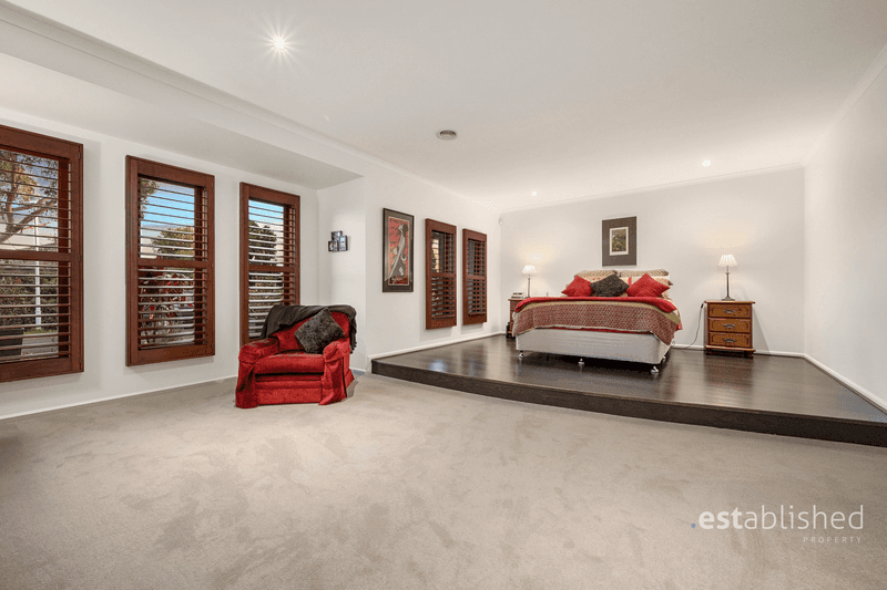 13 River Walk Drive, SANCTUARY LAKES, VIC 3030