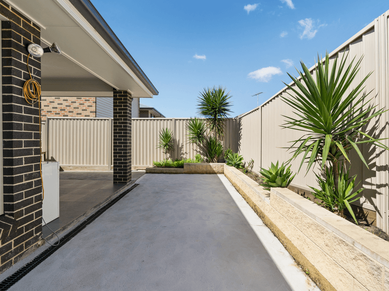 104 Bird Walton Avenue, MIDDLETON GRANGE, NSW 2171