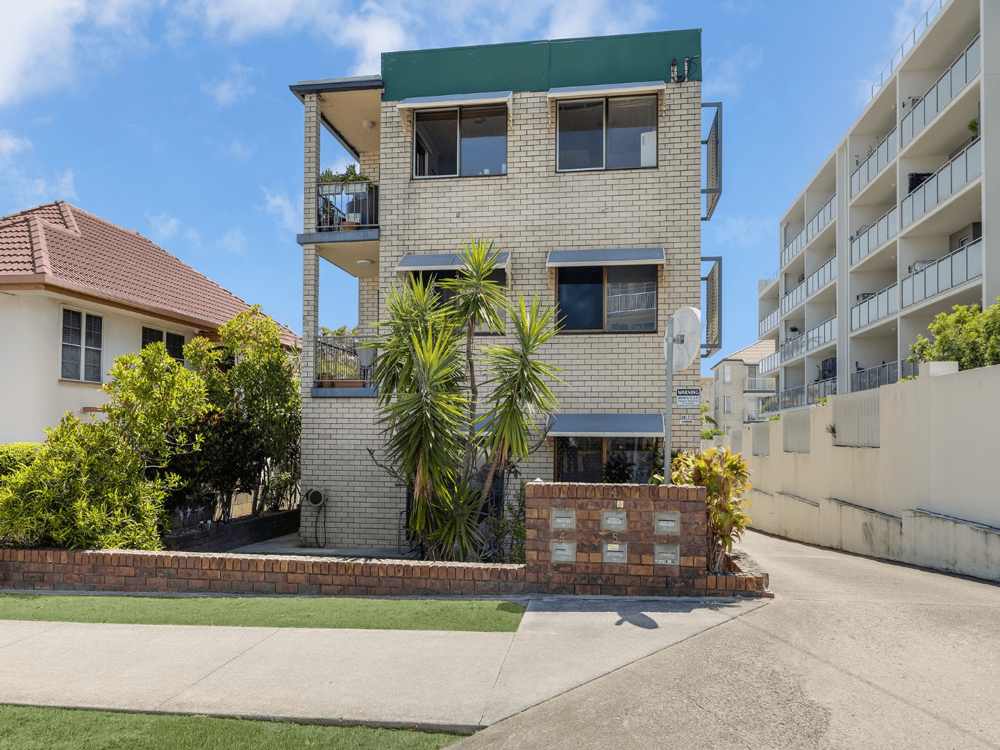 4/4 Latona Avenue, CALOUNDRA, QLD 4551