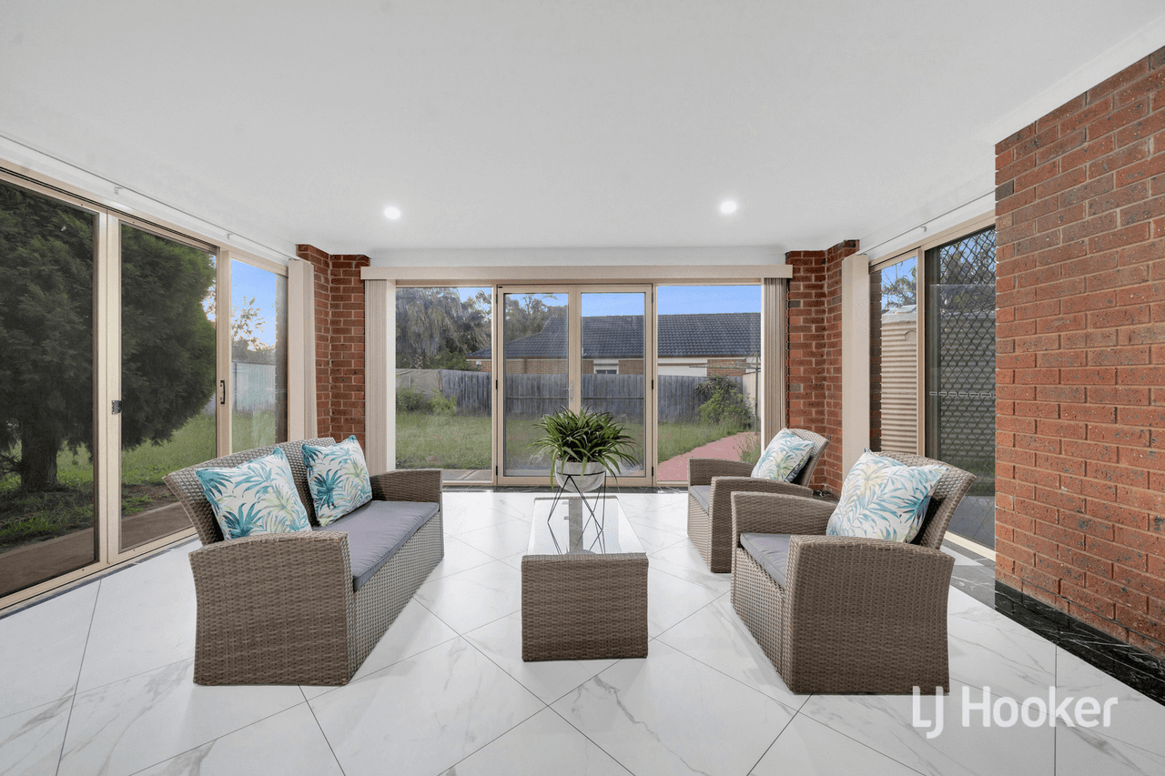 1 Cathedral Court, LYNBROOK, VIC 3975