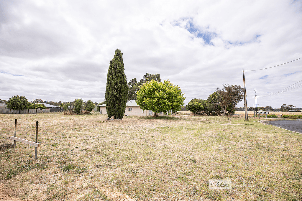 2A CORNER Crescent, NARACOORTE, SA 5271